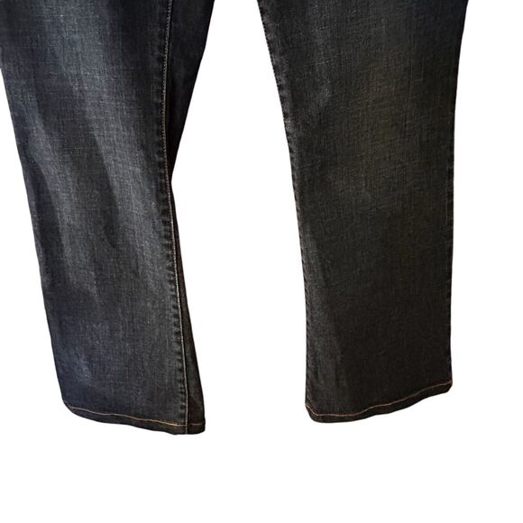 LEVIS Women’s Bold Curve Classic Jeans Bootcut Jeans Med Wash Mid Rise Size 12 - Picture 4 of 15